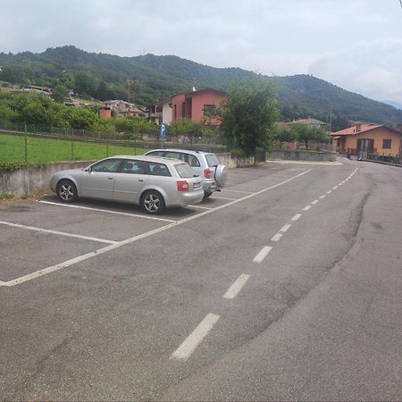 Luminoso Appartamento Vista Lago Solto Collina Exterior foto